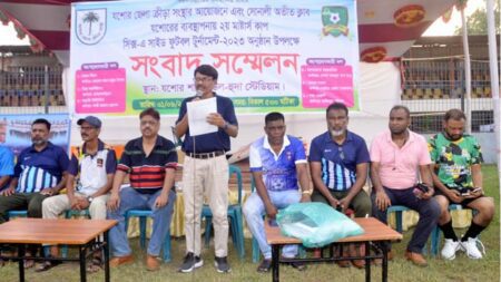 বৃহস্পতিবার শামস্-উল-হুদা স্টেডিয়ামে সংবাদ সম্মেলনের আয়োজন করা হয়।