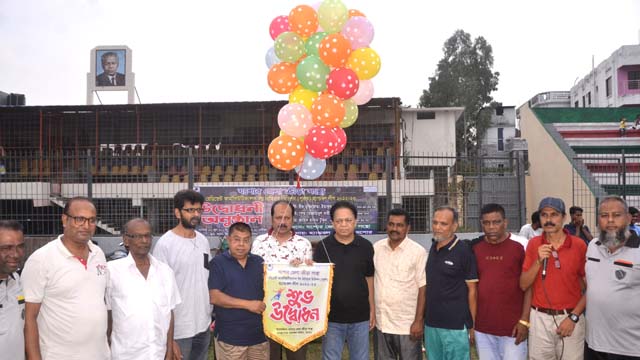 লিগের উদ্বোধন করেন যশোর জেলা ক্রীড়া সংস্থার সাধারণ সম্পাদক বীর মুক্তিযোদ্ধা ইয়াকুব কবির