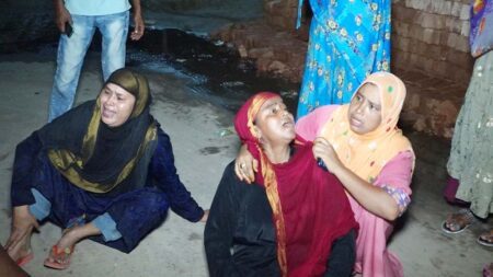বোনের বাড়ি দওয়াত খেয়ে ফেরার পথে কাভার্ট ভ্যানে পিষ্ট শিশু