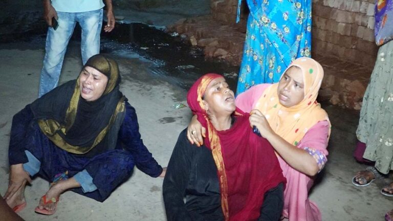 বোনের বাড়ি দওয়াত খেয়ে ফেরার পথে কাভার্ট ভ্যানে পিষ্ট শিশু