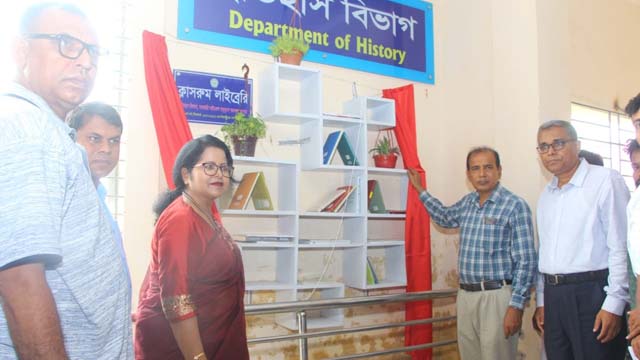 স্মাতক সমাপনী অনুষ্ঠান উদ্যাপন ও ক্লাসরুম লাইব্রেরির উদ্বোধন