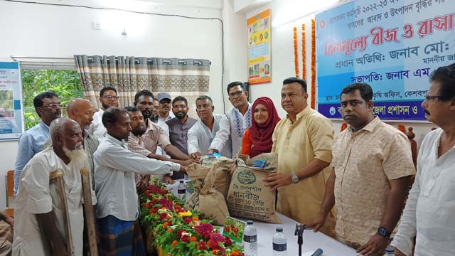 কৃষকদের উন্নয়নে কাজ করে যাচ্ছে সরকার : শাহীন চাকলাদার এমপি