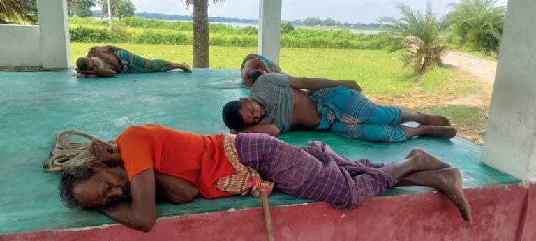 চরমভাবাপন্ন হয়ে উঠেছে যশোরের আবহাওয়া চরমভাবাপন্ন হয়ে উঠেছে যশোরের আবহাওয়া