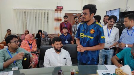 ভর্তি পরীক্ষাকেন্দ্রে আন্ডারওয়্যারের ভেতর লুকানো ছিলো মুঠোফোন