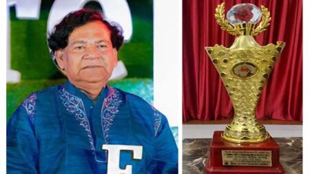 ‘রবীন্দ্রনাথ পিস অ্যাওয়ার্ড’ পেলেন আজাদুল কবির আরজু