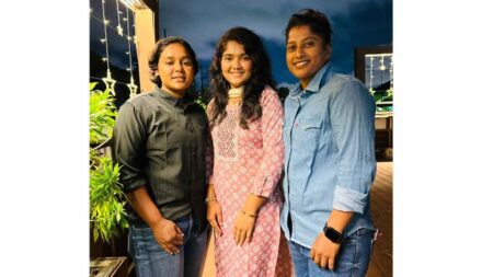 এক সাথে বাংলাদেশ দলে খেললো যশোরের তিন নারী ক্রিকেটার সানজিদা আক্তার মেঘলা, রুবাইত হায়দার ঝিলিক ও সুলতানা শিমু- ছবি বাম দিক থেকে