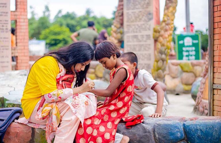 ঈদের খুশির পূর্ণতা দিতে বঞ্চিত শিশুদের নিয়ে মেহেদী উৎসব