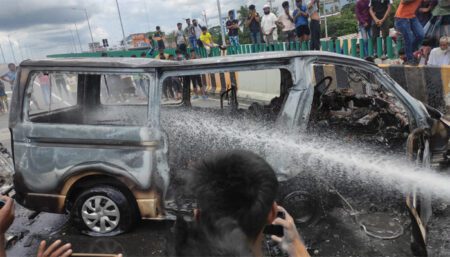 ভাঙ্গায় রেলিংয়ে মাইক্রোবাসের ধাক্কা, আগুনে প্রাণ গেল ৭ যাত্রীর