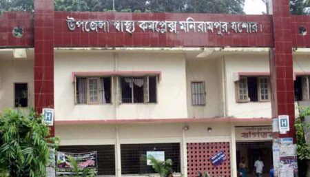 ঘোড়দৌড়ে চরম অব্যবস্থাপনা, ঘোড়ার পায়ের আঘাতে শিশু আহত