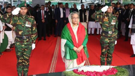 ছয় দফা দিবসে বঙ্গবন্ধুর প্রতিকৃতিতে প্রধানমন্ত্রীর শ্রদ্ধা