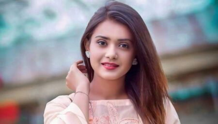 ডিবি কার্যালয়ে তানজিন তিশা