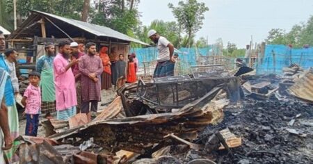 মোংলায় বসতঘরে আগুন, স্বামী-স্ত্রীসহ দগ্ধ ৪