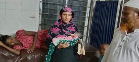 রাস্তায় সন্তান জন্ম দিলেন মানসিক ভারসাম্যহীন নারী