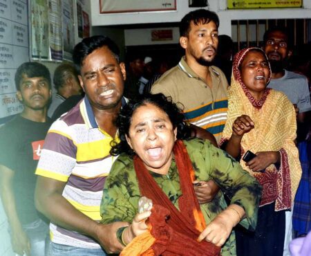 যশোরে বাসের ধাক্কায় একই পরিবারের পাঁচজনসহ নিহত ৭