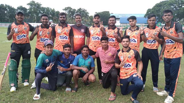 ক্যাচ মিসের মহড়ায় ম্যাচ মিস আরএন রোড ক্রীড়া চক্রের