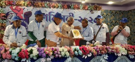 দুই লাখ মানুষকে বিনামূল্যে চিকিৎসা দেওয়া চিকিৎসককে সম্মাননা প্রদান