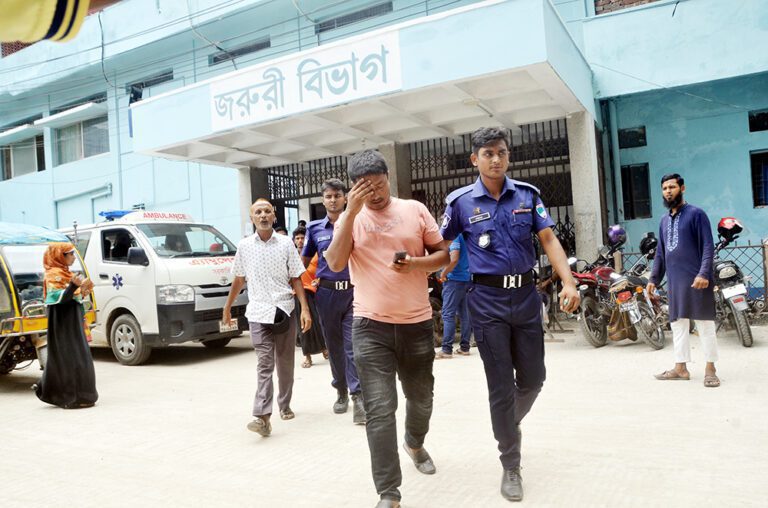 শিশু সন্তানের চিকিৎসা করাতে গিয়ে কারাগারে পিতা !