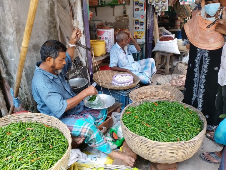 যশোরে কাঁচা মরিচের দাম কেজিতে কমল সাড়ে তিন শ' টাকা