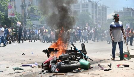 রাজধানীতে ছাত্রদল-ছাত্রলীগ সংঘর্ষ, মোটরসাইকেলে আগুন