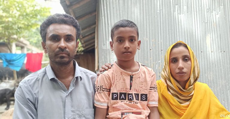 প্রধানমন্ত্রীর হস্তক্ষেপ কামনা সাংবাদিক পুত্রকে বাঁচাতে দরকার ৪০ লাখ টাকা