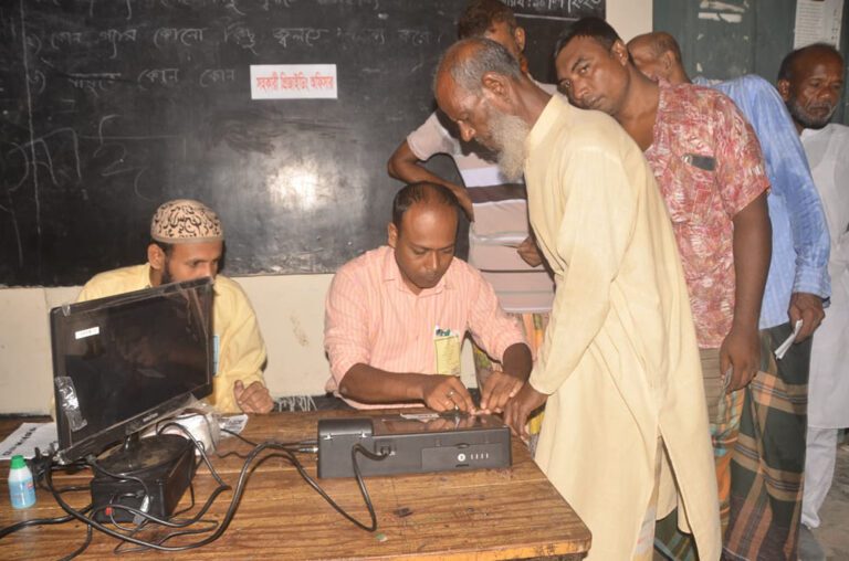 বেনাপোলে ইভিএম এ ভোটগ্রহণে ধীরগতি