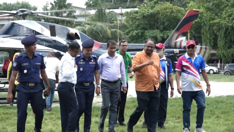 "দ্রব্যমূল্য বৃদ্ধি" নিয়ে প্রশ্ন করতেই সাংবাদিকদের জবাব না দিয়ে চলে গেলেন বাণিজ্যমন্ত্রী