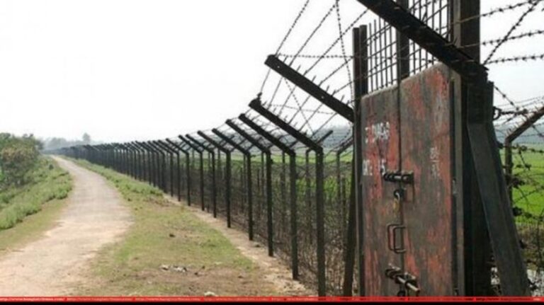 দুই বাংলাদেশিকে মারধর করে সীমান্তে রেখে গেছে বিএসএফ