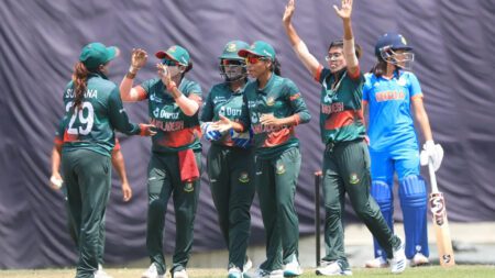 শেষ দিকের রোমাঞ্চে ভারতের জয় কেড়ে নিল বাংলাদেশ