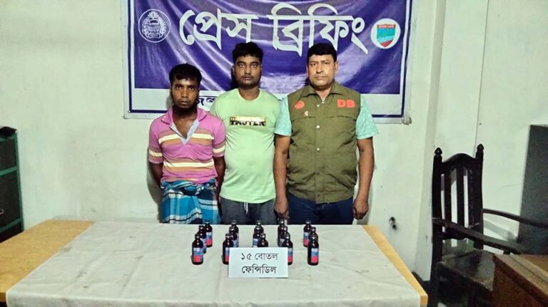 চৌগাছায় ফেনসিডিলসহ দুইজন আটক চৌগাছায় ফেনসিডিলসহ দুইজন আটক