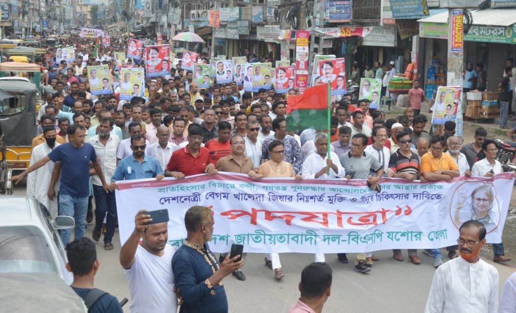 সরকার পতন ঠেকাতে খালেদা জিয়াকে পাতানো মামলায় কারারুদ্ধ করেছে