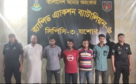 যশোরে আলোচিত সন্ত্রাসী ভাইপো রাকিবসহ গ্রেফতার ৫, অস্ত্র গুলি উদ্ধার
