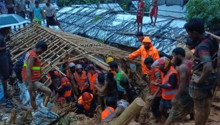 কক্সবাজারে পাহাড় ধসে মা-মেয়েসহ ৪ জনের মৃত্যু