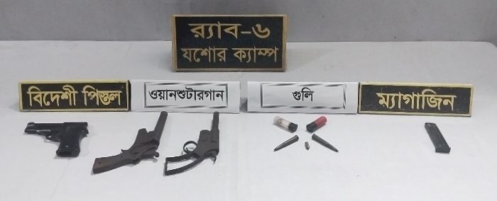 যশোরে আলোচিত সন্ত্রাসী ভাইপো রাকিবসহ গ্রেফতার ৫, অস্ত্র গুলি উদ্ধার