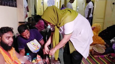 সাঈদীর জন্য দোয়া করায় ঈমামকে ছুরিকাঘাতে জখম