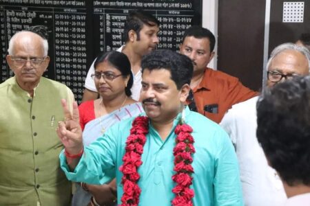 উত্তর চব্বিশ পরগনা জেলা পরিষদের সভাধিপতির দায়িত্ব পেলেন শ্রী নারায়ণ গোস্বামী