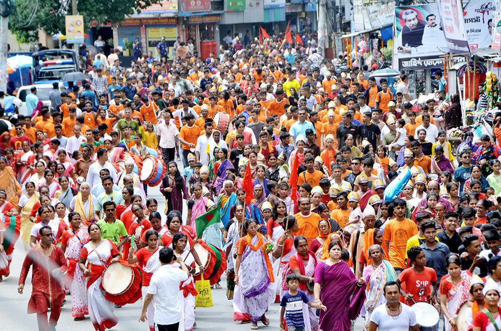  বর্ণাঢ্য শোভাযাত্রায় হাজার হাজার নারীদের অংশগ্রহণ