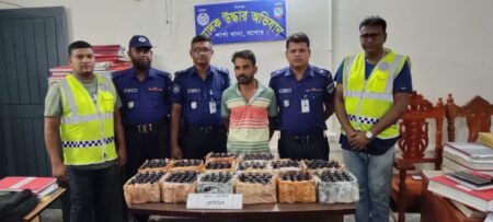 যশোরে সাড়ে ৩শ’ বোতল ফেনসিডিলসহ মাদক ব্যবসায়ী আটক