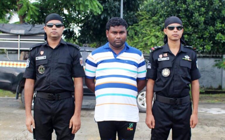 অস্ত্রসহ গোল্ড নাসির গ্রেপ্তার