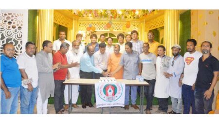 কেক কেটে ও লোগো উন্মোচন করে যশোর সাংবাদিক সমবায় সমিতির যাত্রা শুরু