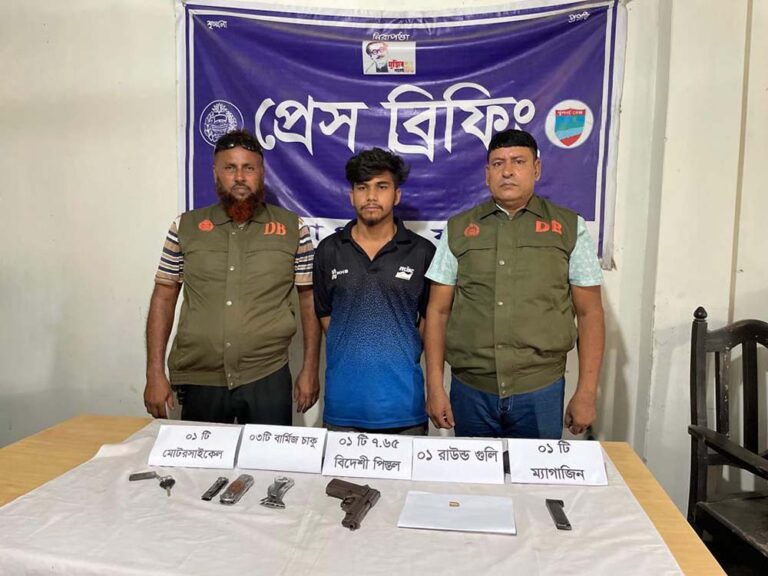 পিস্তল গুলি ও চাকুসহ যুবক আটক