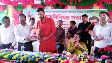 আওয়ামী লীগের যুব ও ক্রীড়া বিষয়ক সম্পাদক এবং নড়াইল-২ আসনের সংসদ সদস্য মাশরাফি বিন মোর্ত্তজা বলেছেন, বর্তমান প্রজন্মের সন্তানেরা ফেসবুকের পজিটিভ বিষয়গুলো এড়িয়ে যায় এবং নেগেটিভ বিষয়গুলো বেশি আয়ত্তে নেয়। আমাদের সকলের উচিত সন্তানদের