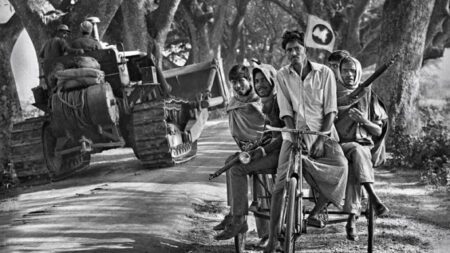 যশোর-বেনাপোলে ঢেকে গেছে ‘যশোর রোড’