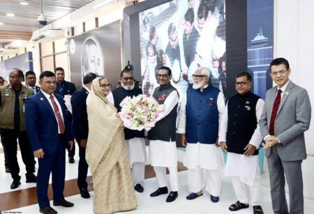 যুক্তরাষ্ট্র ও যুক্তরাজ্য সফর শেষে দেশে ফিরেছেন প্রধানমন্ত্রী