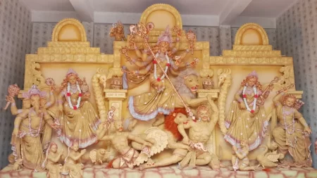 কলারোয়ায় চিনিগুঁড়া ধানের তৈরি ১৮ প্রতিমায় মুগ্ধ ভক্তরা