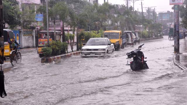 নিম্নচাপের বৃষ্টিতে তলিয়েছে নিম্নাঞ্চল