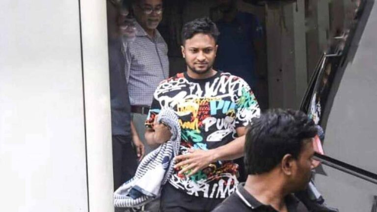 সাকিবকে দেখেই সমর্থকদের ‘ভুয়া, ভুয়া’ দুয়োধ্বনি