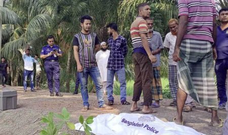 যশোরে ধানক্ষেতের পানিতে ভাসছিল ইজিবাইক চালকের লাশ