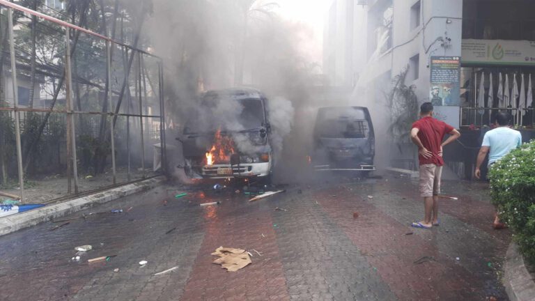 কাকরাইলে থেমে থেমে চলছে সংঘর্ষ, টহলে বিজিবি