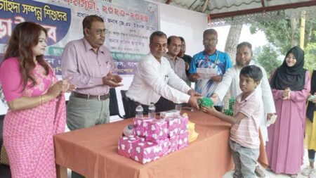 বৃহস্পতিবার ডা. আব্দুর রাজ্জাক মিউনিসিপ্যাল কলেজ মাঠে বিশেষ চাহিদা সম্পন্ন শিশুদের অংশ গ্রহণে অনুষ্ঠিত হলো ক্রীড়া প্রতিযোগিতা