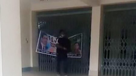 উপজেলা পরিষদের কার্যালয়ে তালা দিয়ে ছাত্রদল নেতার ফেসবুক লাইভ